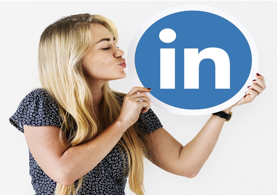Video thumbnail describing the distribution of published jobs in LinkedIn account Demo